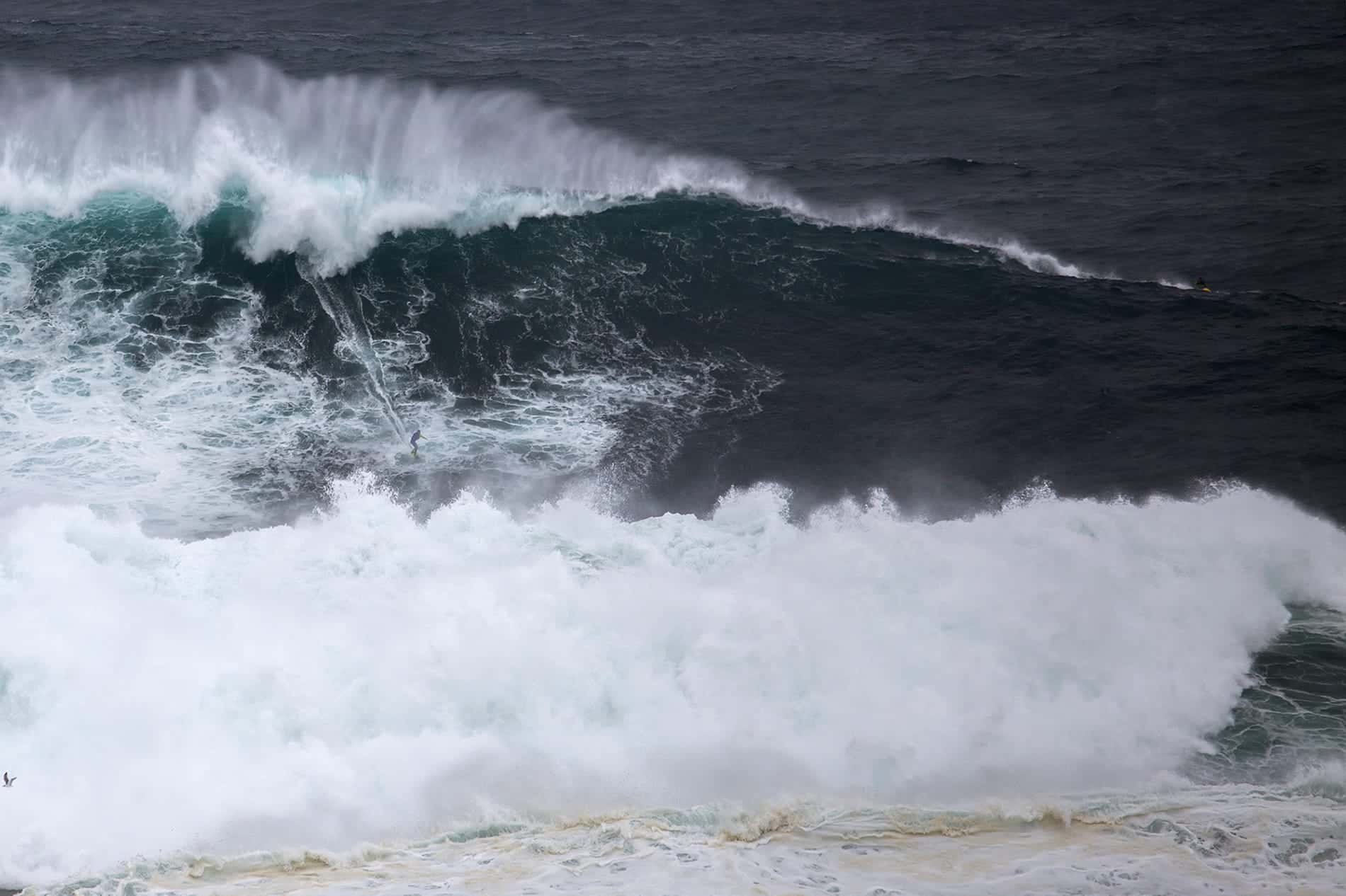 Ondas surfadas na Nazaré nomeadas para Biggest Wave Awards