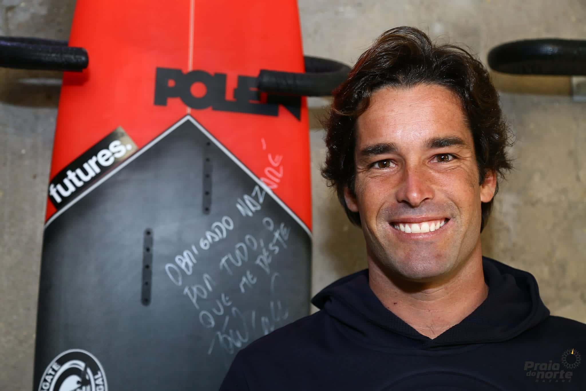 PRANCHA DE JOÃO GUEDES EXPOSTA NA SURFER WALL