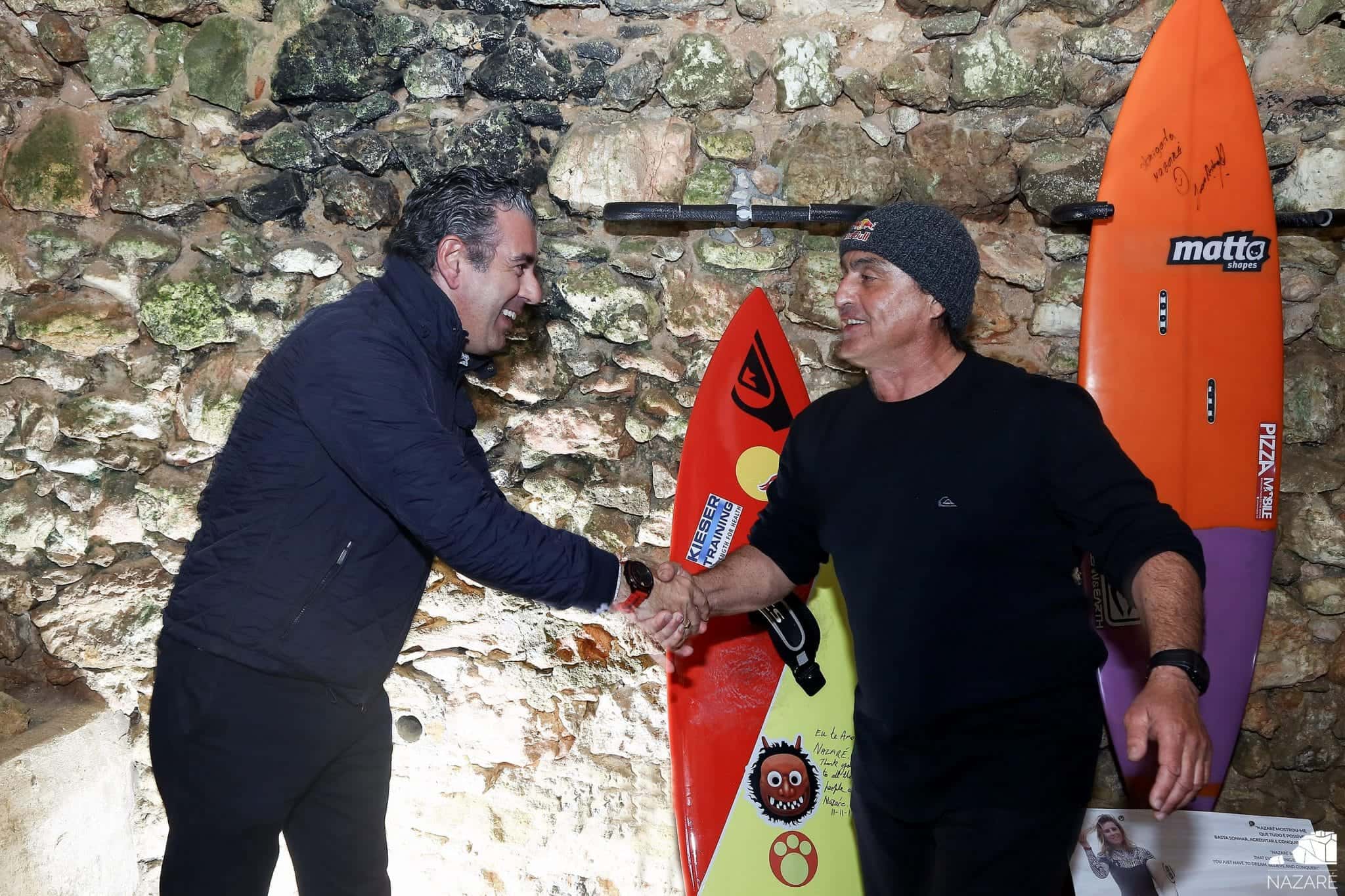 Ross Clarke-Jones está na Surfer Wall do Forte de S. Miguel Arcanjo